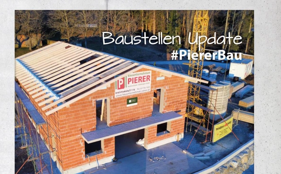 Rohbau mit ungedecktem Dachstuhl und Pierer Bau Plane